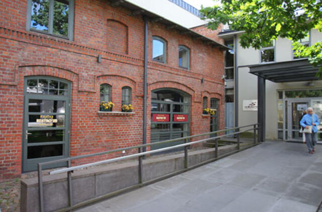 Nykštukiniai pietūs šalia žinių tvirtovės