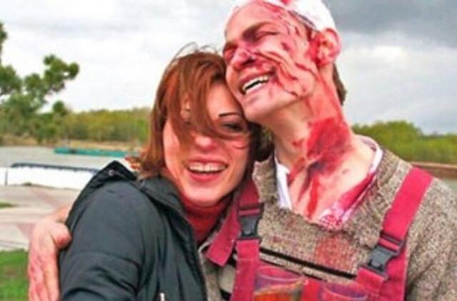 Rusas nusprendė patikrinti draugės jausmus ir prieš pasipiršdamas inscenizavo savo paties mirtį