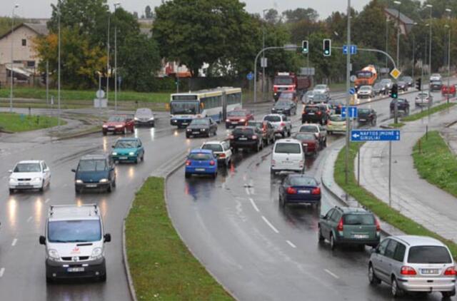 Vienos gatvės remontas užkimšo kitą