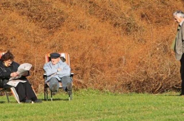 Vis daugiau senjorų piktnaudžiauja alkoholiu