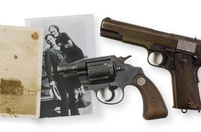 Aukcione parduoti legendinės gangsterių poros Boni ir Klaido ginklai