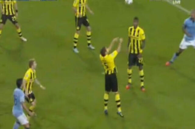 J. Hartas ir M. Bolotelis išgelbėjo "Man City" nuo pralaimėjimo prieš progas švaisčiusią "Borussia"