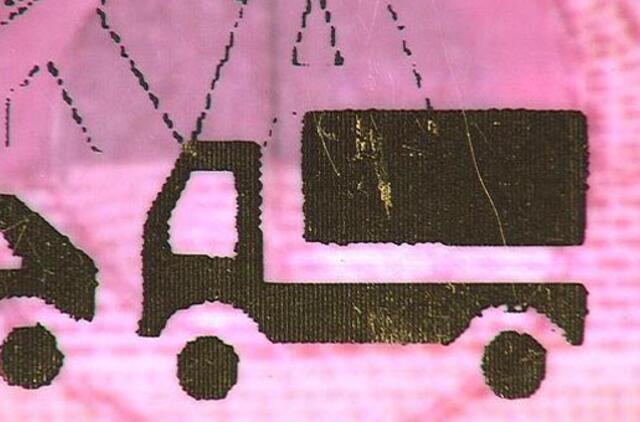 Kauno oro uoste sulaikytas įtartiną vairuotojo pažymėjimą turėjęs vyras