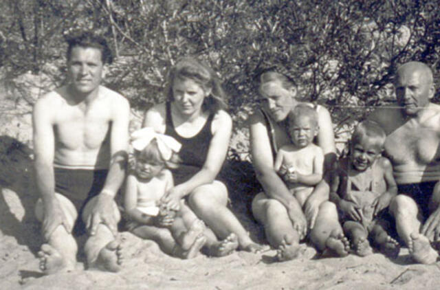 Klaipėdos akvarelės: namai ir žmonės (263)