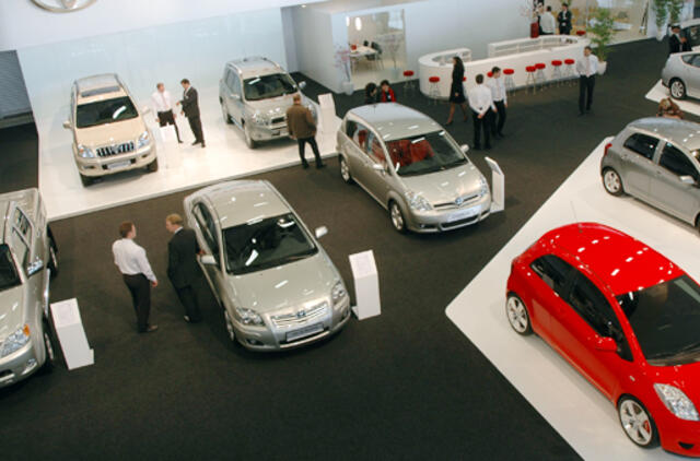 Lietuviai perka vis mažiau naujų automobilių