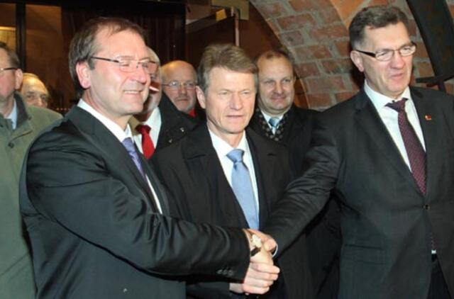 Naujoji koalicija rodo raumenis: atsakas prezidentei - konstitucinė dauguma?