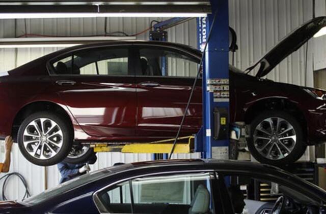 "Nissan" JAV atšaukia tūkstančius sedanų