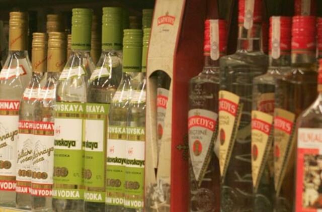 „Norfoje“ nusišlapino ant lentynose sukrautų alkoholio butelių