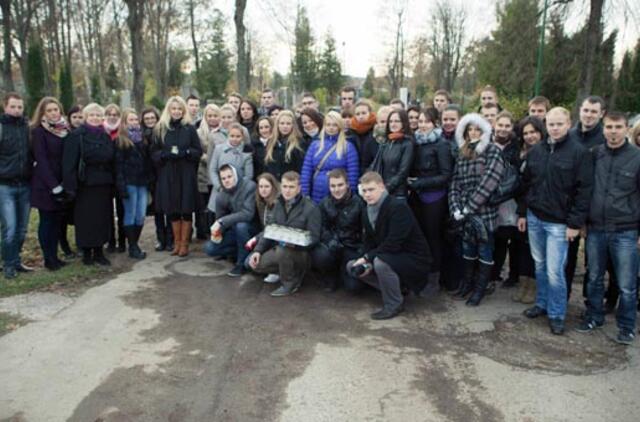 Pilietiški studentai degė širdies žvakeles