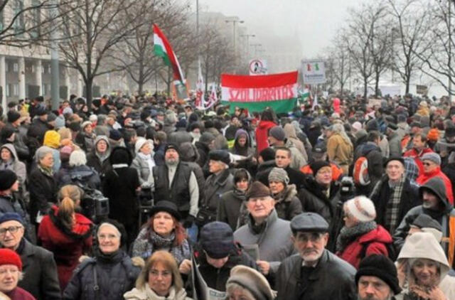 Vengrija kartu su obligacijomis, siūlo įsigyti ir pilietybę