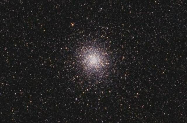 Žvaigždžių spiečiuje mokslininkai aptiko dvi juodąsias skyles