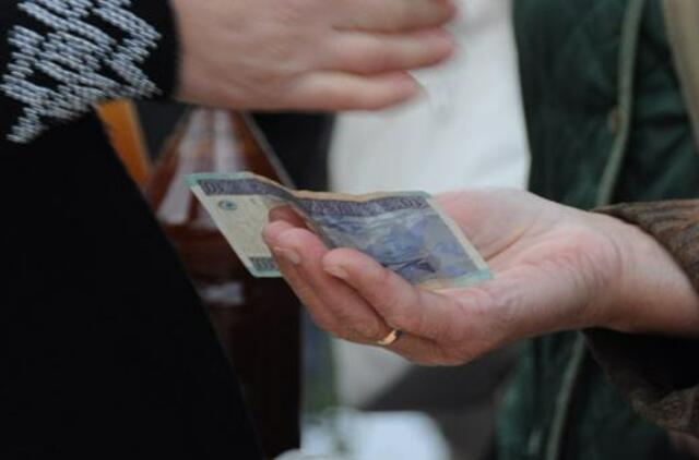 Atvyko išmokėti pensijos, rado kruviną lavoną