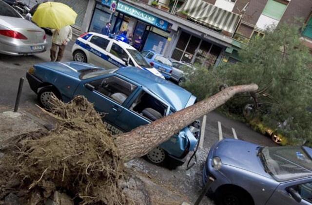 Italijoje nuo tornado nukentėjo 22 žmonės, trys dingo be žinios