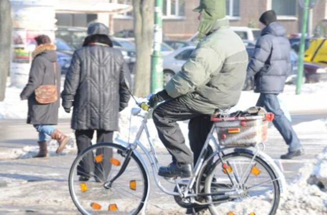 Lapkričiui paklotas baltas takas