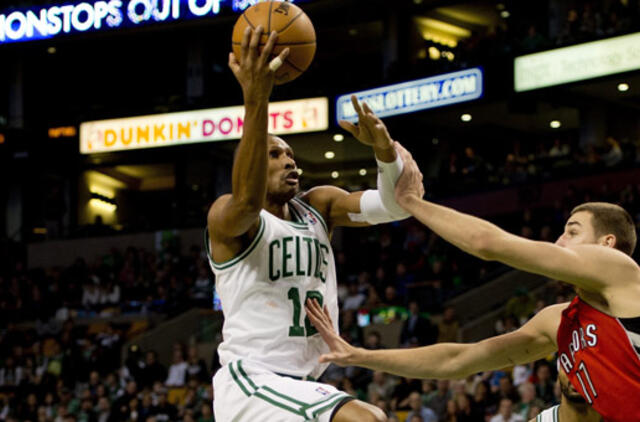 Linas Kleiza per rungtynes su "Celtics" pelnė 10, o Jonas Valančiūnas - 3 taškus