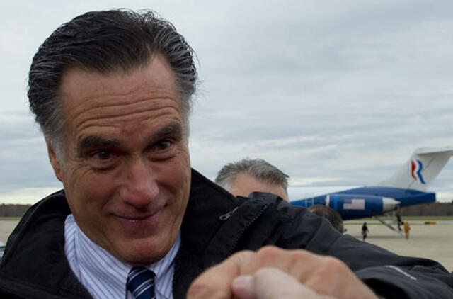 Naujausia apklausa: B. Obamos ir M. Romnio šansai rinkimuose - lygūs