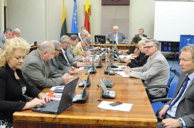 Tarybos nariai nenori nei algų, nei mažesnių išmokų