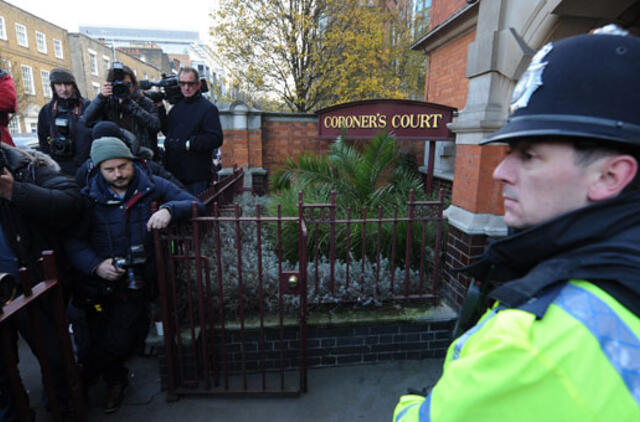 Apsimetėliais patikėjusi Londono klinikos slaugytoja pasikorė