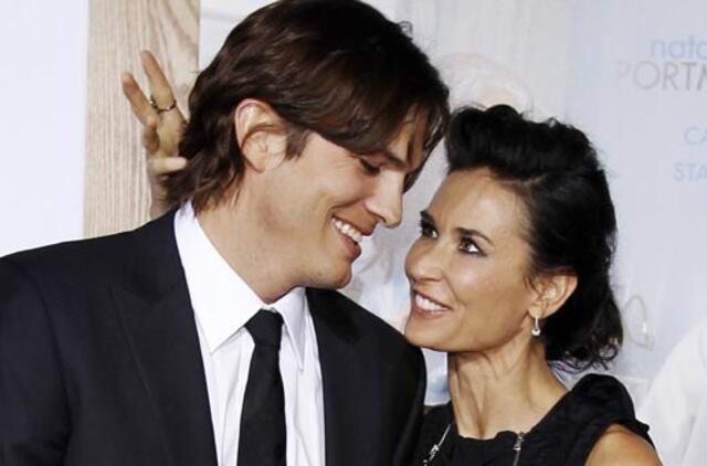 Ashtonas Kučeris  ir Demi Moore oficialiai pradėjo skyrybų procesą