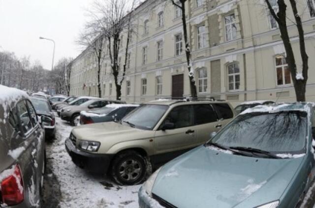 Auksinės vietos Vilniaus centre rezervuotos valdžios automobiliams