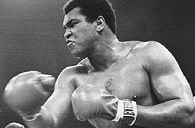 Boksininko Muhamedo Ali pirštinės aukcione parduotos už 770 tūkstančių dolerių