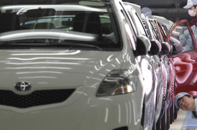 Kitais metais pasaulyje prognozuojamas rekordinis automobilių pardavimas