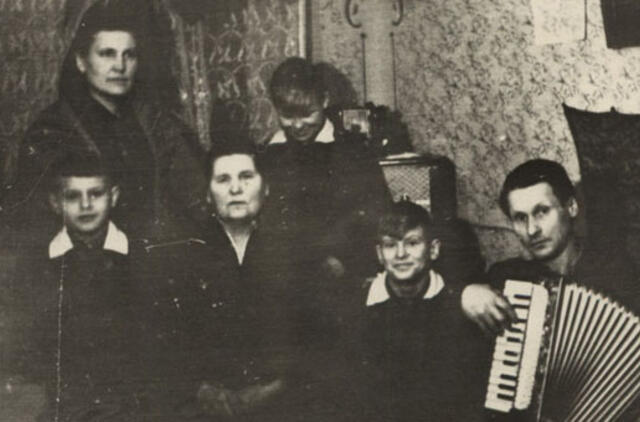 Klaipėdos akvarelės: namai ir žmonės (272)