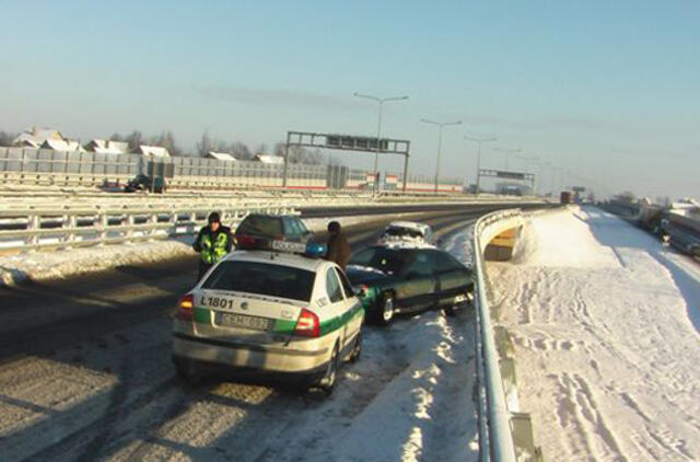 Mažeikiškis sukėlė avariją ant naujosios Jakų žiedo estakados