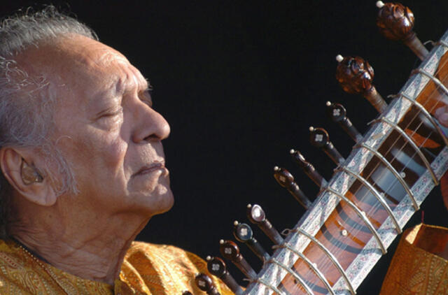 Mirė sitaro legenda Ravi Šankaras