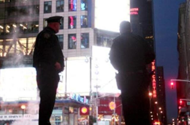 Niujorke sulaikyta vyrą po traukinio ratais nustūmusi moteris