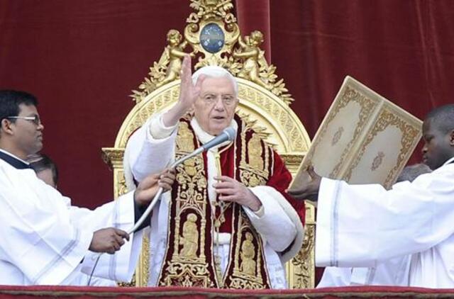 Popiežius Benediktas XVI ragina nutraukti smurtą Sirijoje