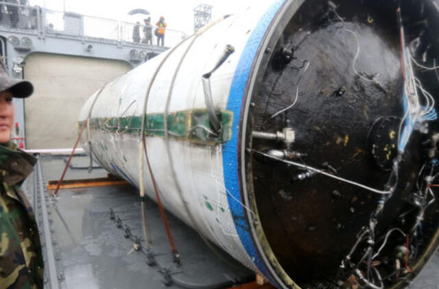 Seulas tirs Šiaurės Korėjos raketos nuolaužas