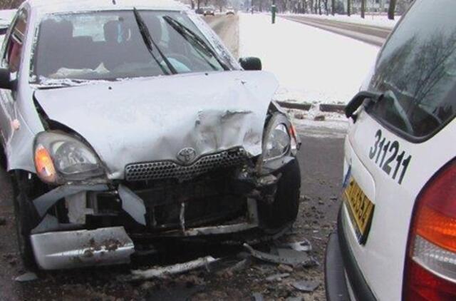 Susidūrė taksi ir "Toyota" markės automobiliai
