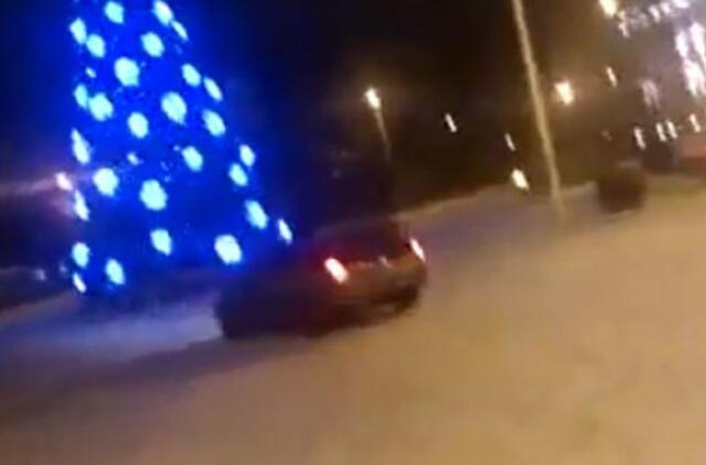 Vilniuje aplink eglutę važinėjęs jaunuolis prisipažino