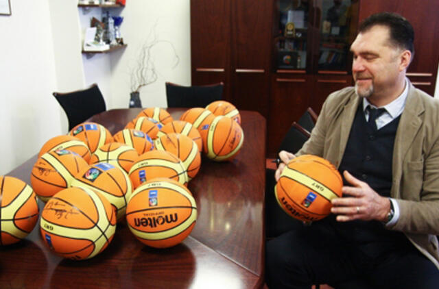 Arvydo Sabonio pasirašyti kamuoliai pasieks Afriką