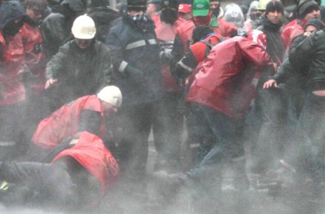 Belgijos policija ašarinėmis dujomis ir vandens patrankomis išvaikė protestuotojus