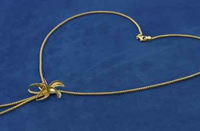 Iš juvelyrinės pabėgo su 25 grandinėlėmis