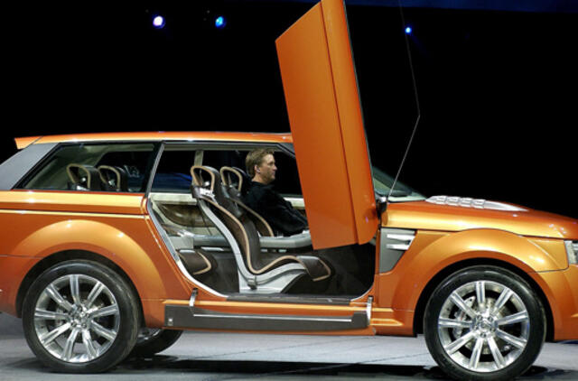 "Jaguar Land Rover" prognozuoja mažesnį pelną