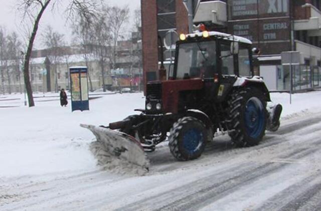 Keliuose kai kur plikledis ir rūkas