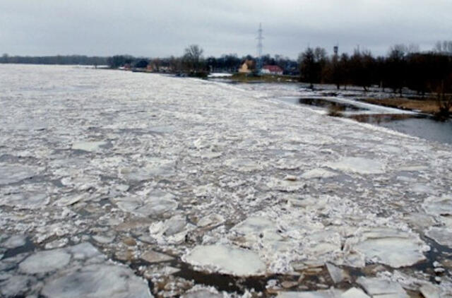 Kovą su potvyniu sunkina nepalankios oro sąlygos