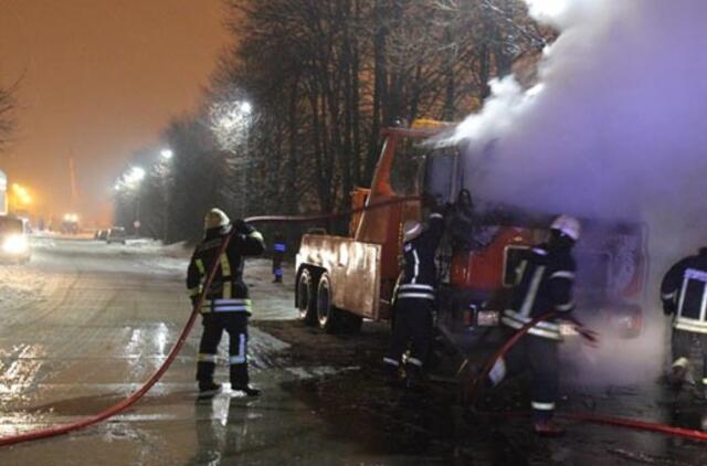 Liepsnojo sunkiasvorė transporto priemonė