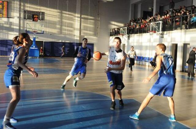 LMKL klubų treneriai ves treniruotes krepšinio mokyklų auklėtinėms