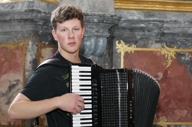 Martynas Levickis pradeda įrašinėti kompaktinę plokštelę