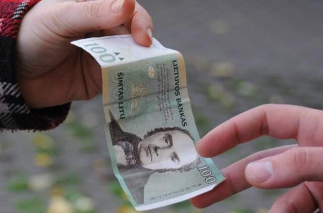 Padidėjusi minimali alga jau brangina paslaugas, turėtų brangti ir maistas