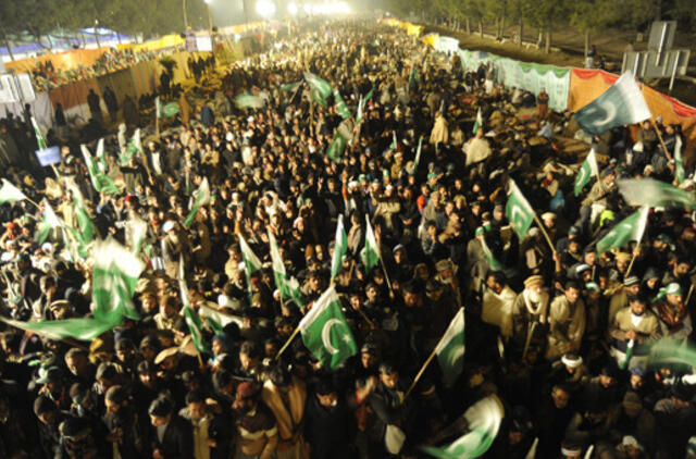 Pakistane per protestą dėl korupcijos kilo susirėmimai