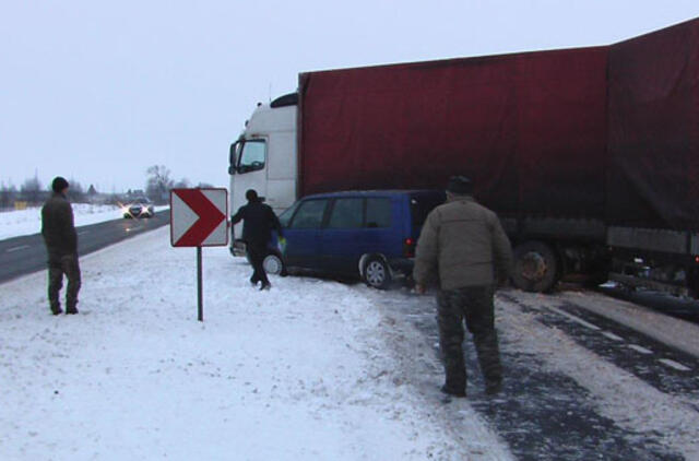 Pasiklydęs vilkiko vairuotojas sukėlė avariją