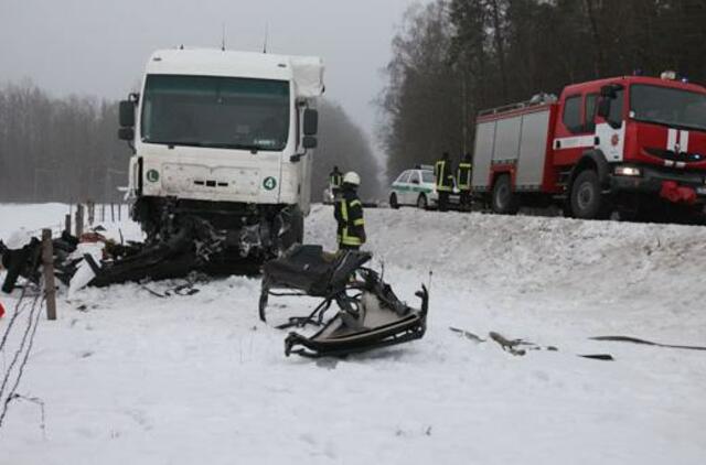 Per avariją Saugų kaime žuvo 4 žmonės (video)