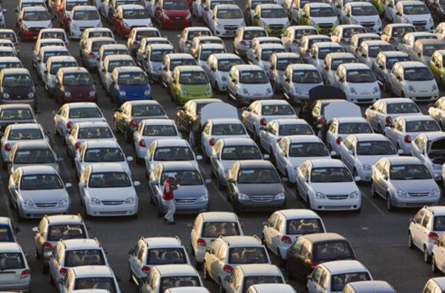 Pernai automobilių gamyba Ukrainoje sumažėjo beveik trečdaliu