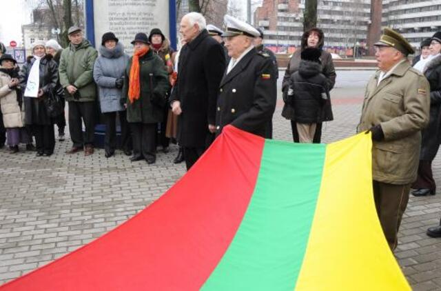 Po Naujųjų sutikimo - pagarba vėliavai