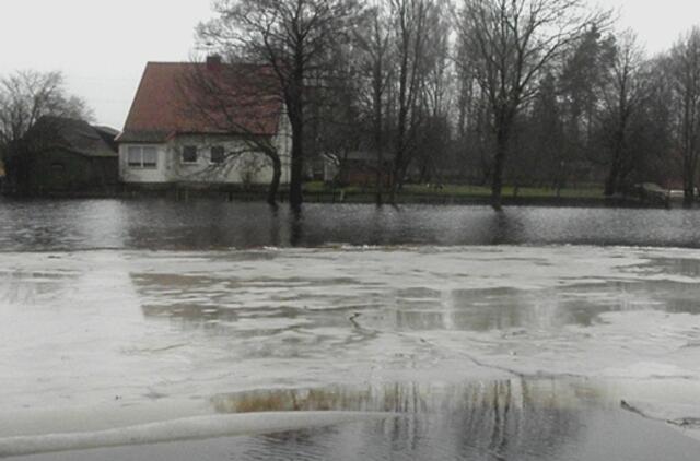 Potvynis pamaryje toliau slūgsta